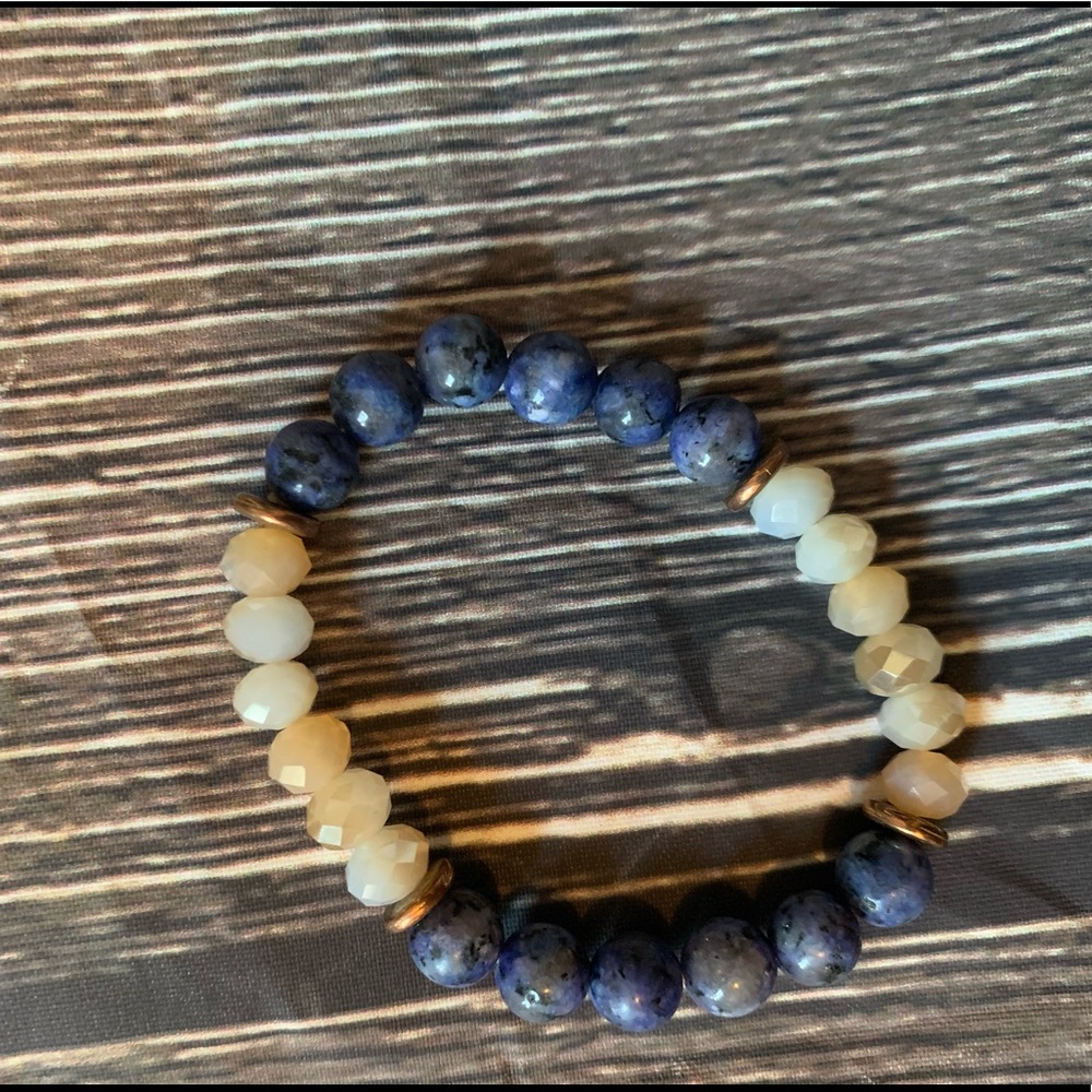 Blue and cream beaded bracelet
